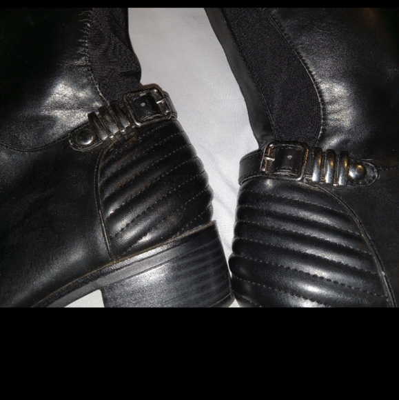 Dana Buckman ladies boots. Size 8. Good condition. Small scuff on inside of left - Picture 3 of 6